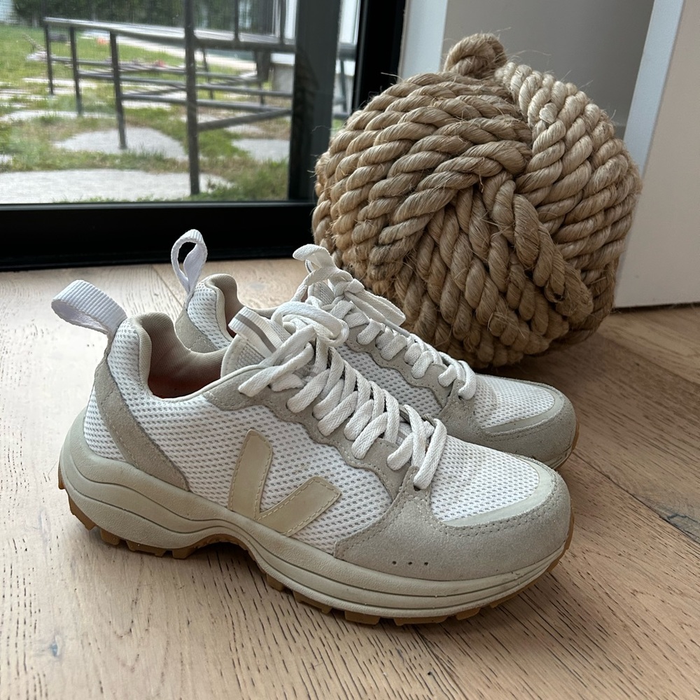 Veja Venturi Runner Sneakers - White Pierre Natural US 7/ EU 38